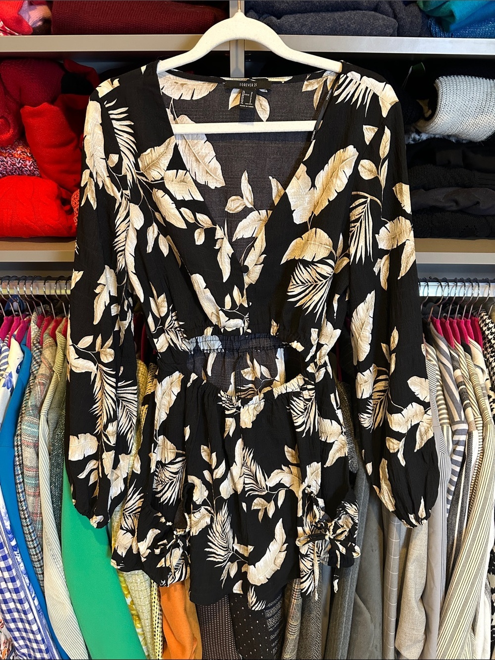 Forever 21 black/tan leaf print long sleeve front cut out v neck romper size S